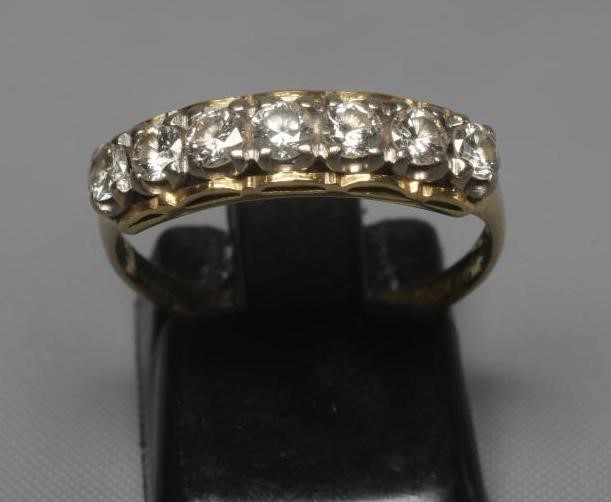 A SEVEN STONE DIAMOND RING Image