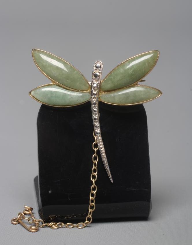 A 9CT GOLD DRAGONFLY BROOCH, the bead cast white body pave set with a small diamond and with celadon Image
