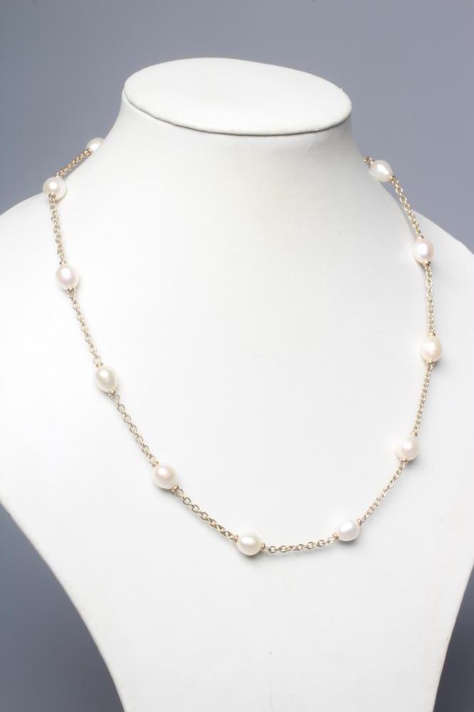 A 9CT GOLD CHAIN NECKLACE with thirteen oval cultured pearl spacers, the spring ring clasp with Image