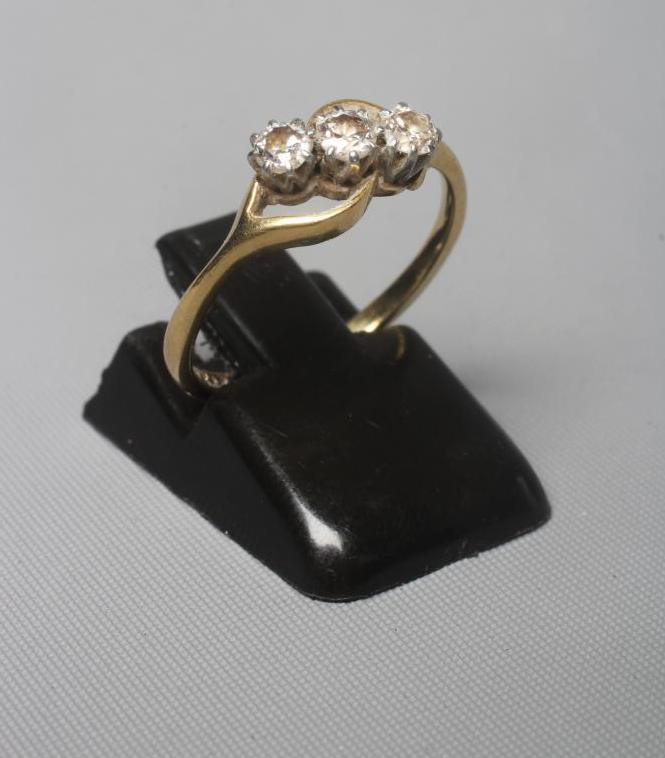 A THREE STONE DIAMOND CROSSOVER RING, the old brilliant cut stones each of approximately 0.10cts, Image