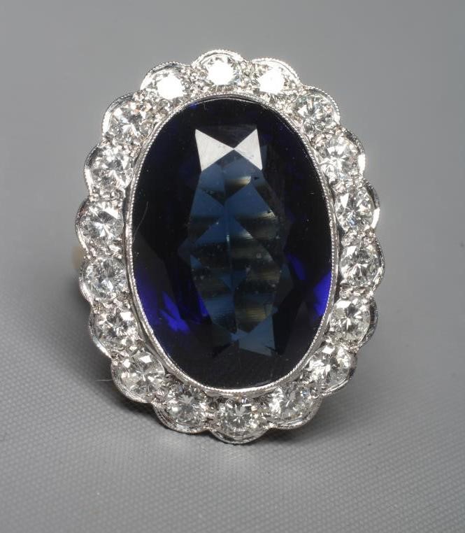 A SAPPHIRE AND DIAMOND CLUSTER RING Image