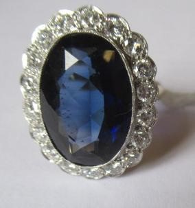 A SAPPHIRE AND DIAMOND CLUSTER RING Image