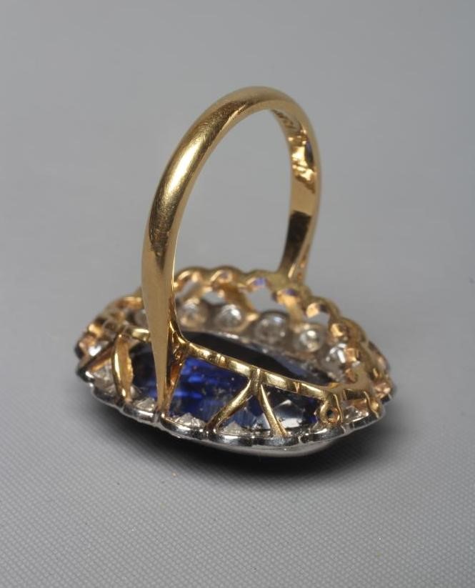A SAPPHIRE AND DIAMOND CLUSTER RING Image