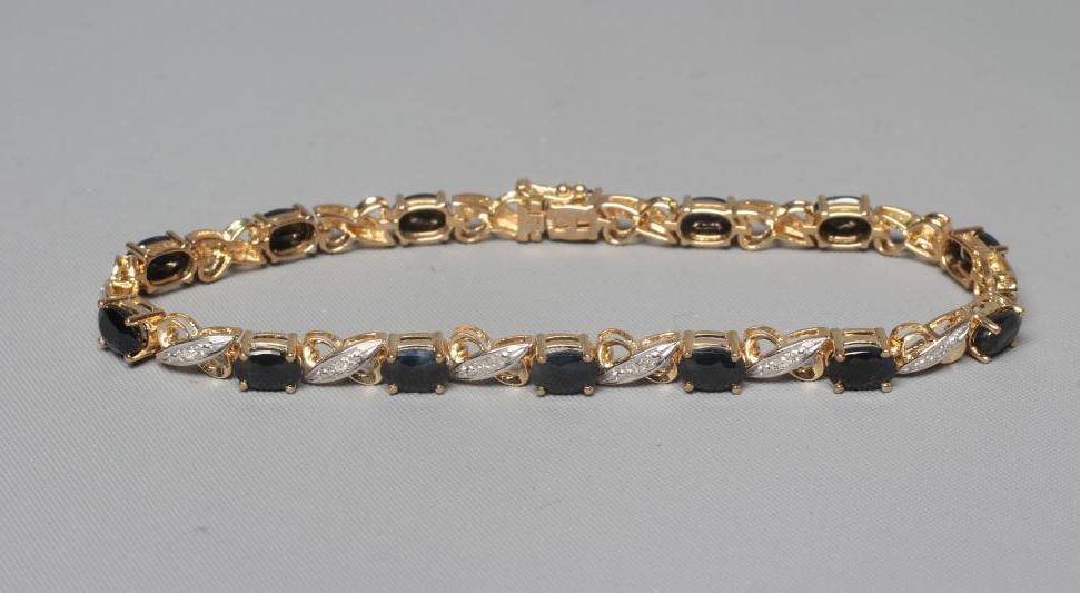 A SAPPHIRE AND DIAMOND BRACELET Image