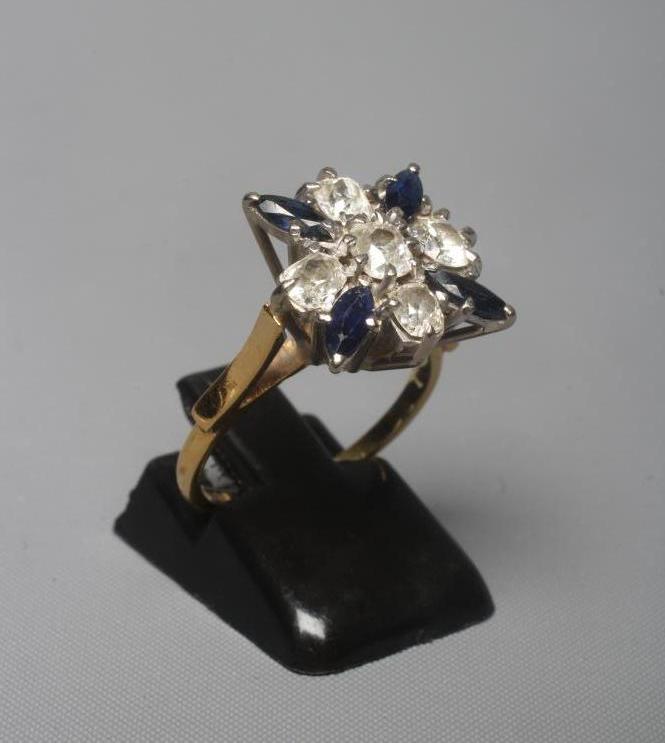 A SAPPHIRE AND DIAMOND DRESS RING Image