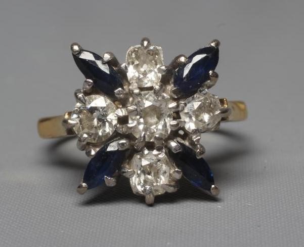 A SAPPHIRE AND DIAMOND DRESS RING Image