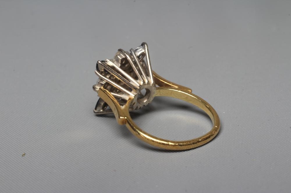 A SAPPHIRE AND DIAMOND DRESS RING Image