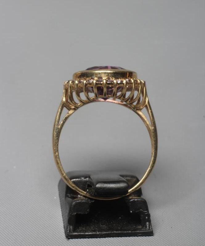 AN AMETHYST AND TANZANTITE CLUSTER DRESS RING Image