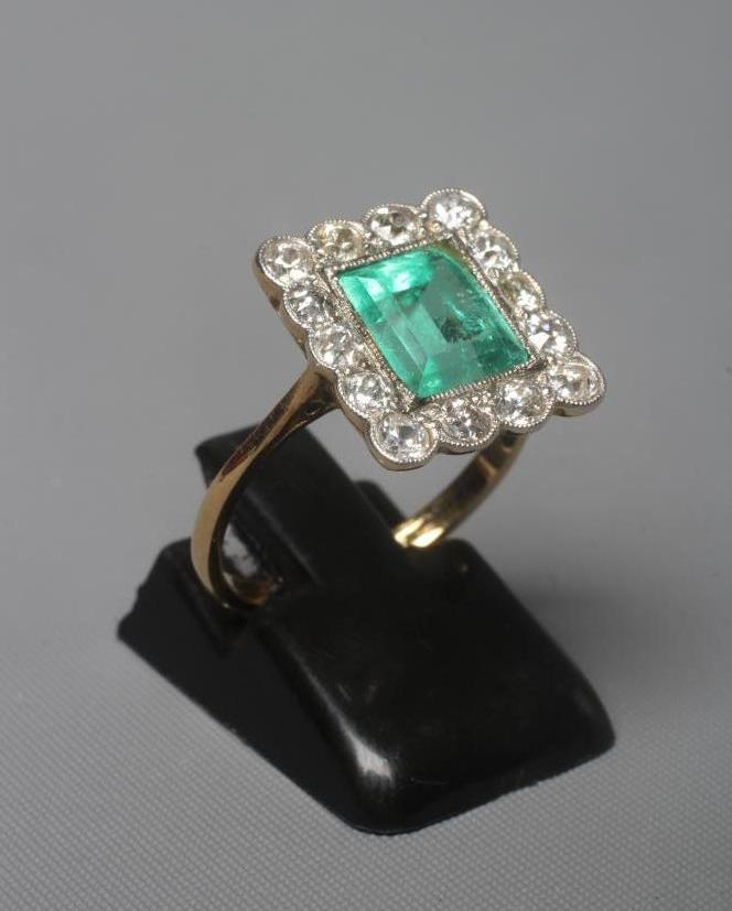 AN EMERALD AND DIAMOND PLAQUE RING Image