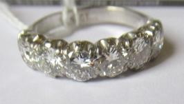 A SIX STONE DIAMOND RING, the round brilliant cut stones each of approximately 0.40cts (TCW approx. Image