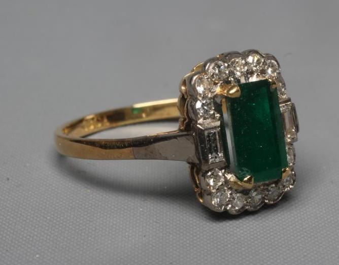 AN EMERALD AND DIAMOND DRESS RING Image