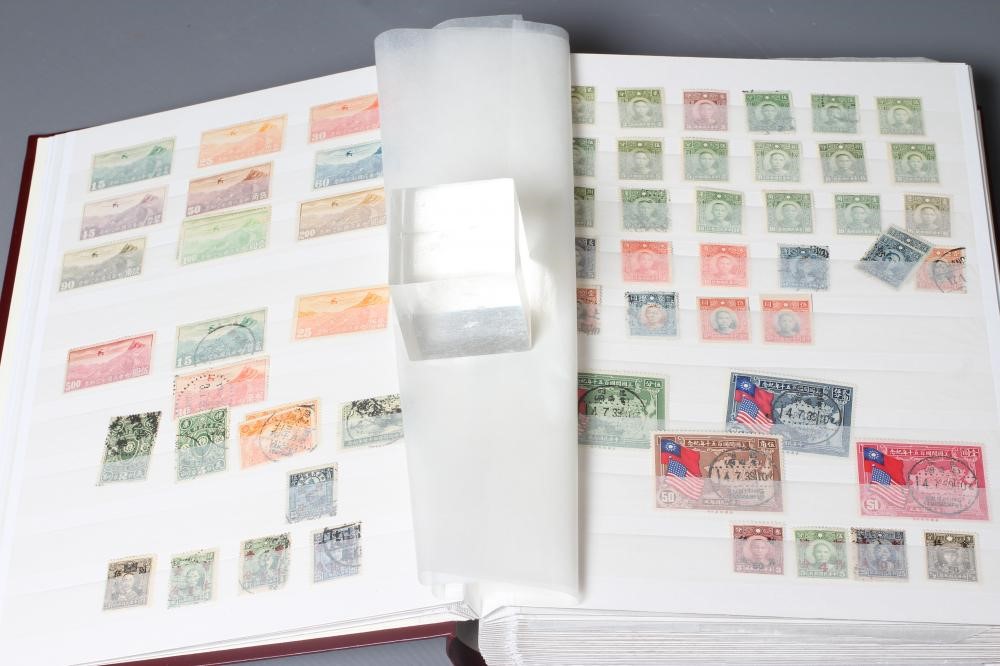 AN EXTENSIVE COLLECTION OF STAMPS FROM CHINA, early - modern (Est. plus 24% premium inc. VAT) Image