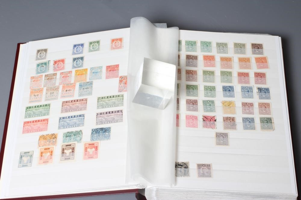 AN EXTENSIVE COLLECTION OF STAMPS FROM CHINA, early - modern (Est. plus 24% premium inc. VAT) Image