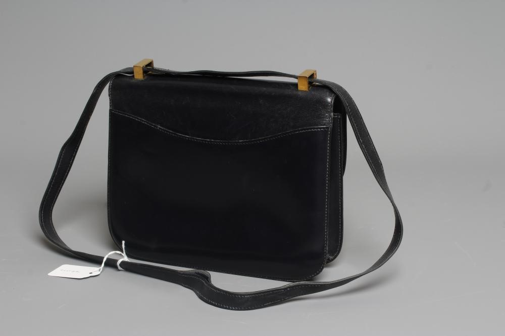AN HERMES NAVY BLUE LEATHER CONSTANCE HANDBAG Image