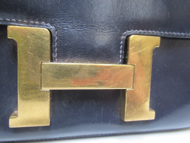 AN HERMES NAVY BLUE LEATHER CONSTANCE HANDBAG Image