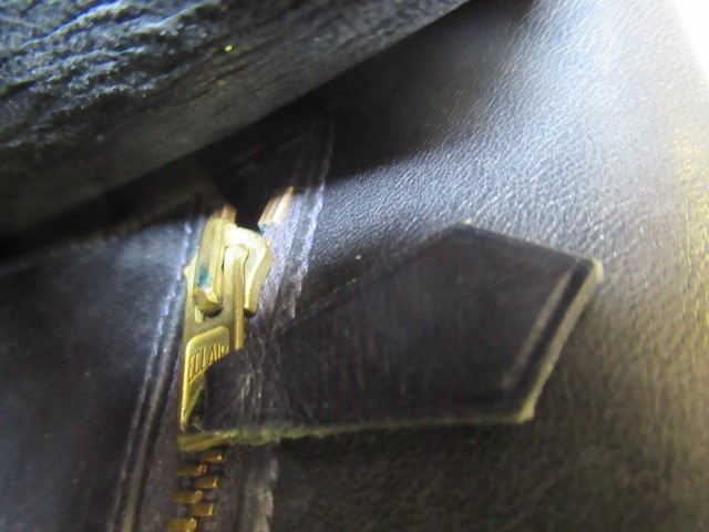 AN HERMES NAVY BLUE LEATHER CONSTANCE HANDBAG Image