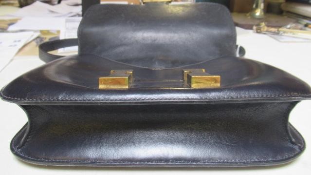 AN HERMES NAVY BLUE LEATHER CONSTANCE HANDBAG Image