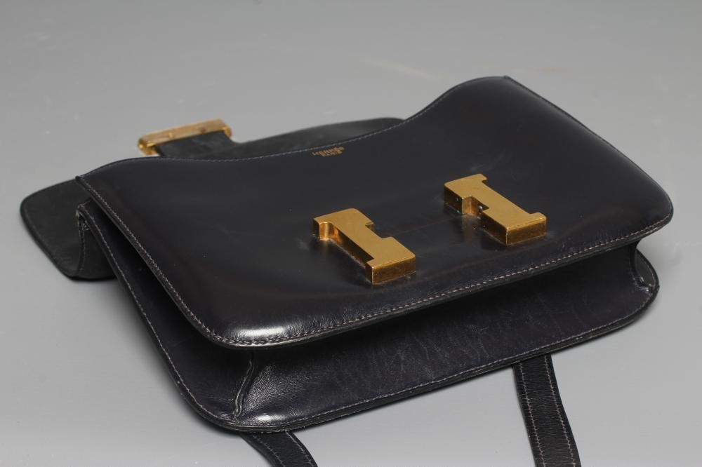 AN HERMES NAVY BLUE LEATHER CONSTANCE HANDBAG Image