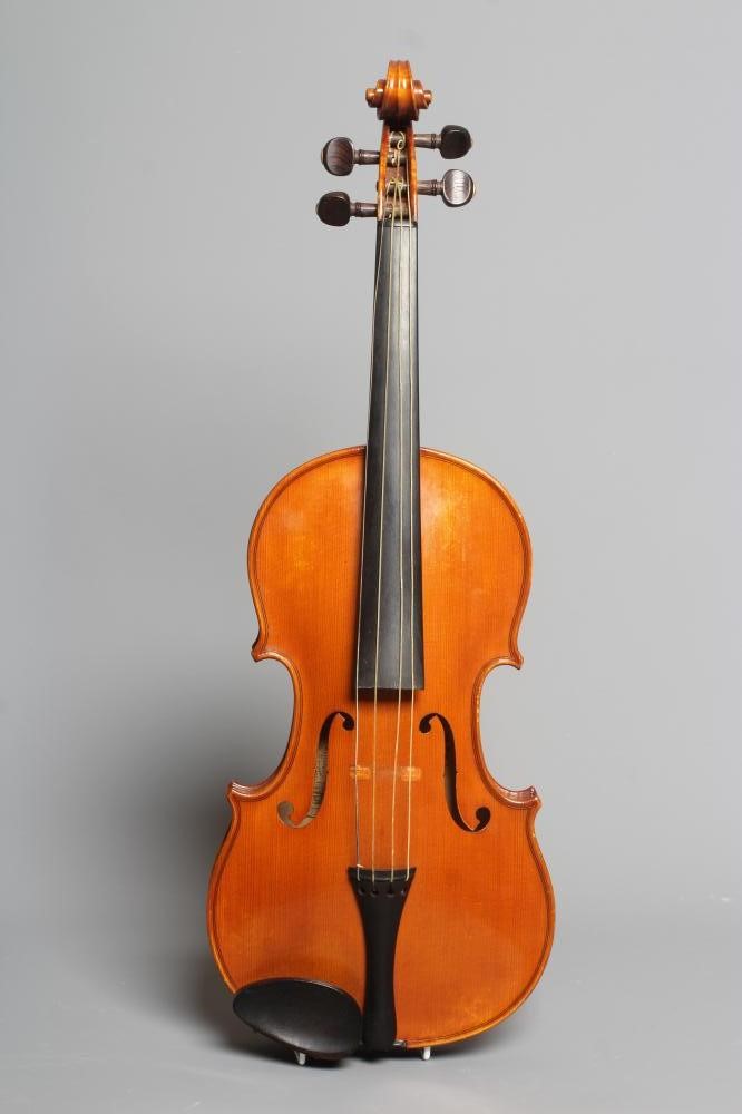 A FRENCH VIOLIN BY H DERAZEY Image