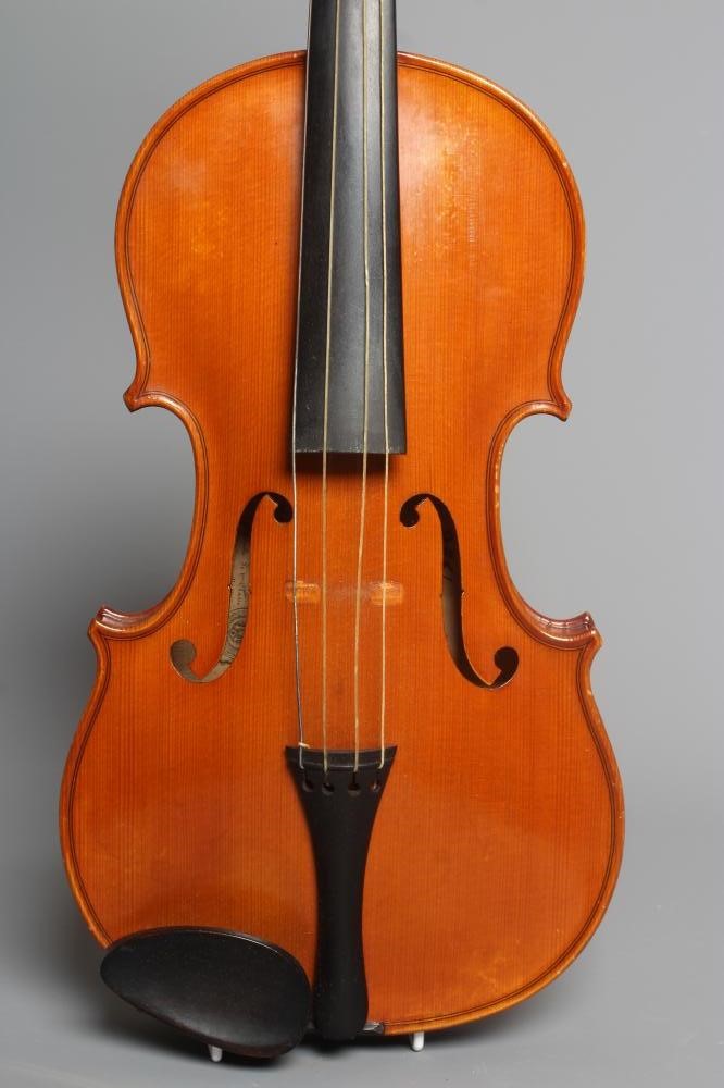 A FRENCH VIOLIN BY H DERAZEY Image