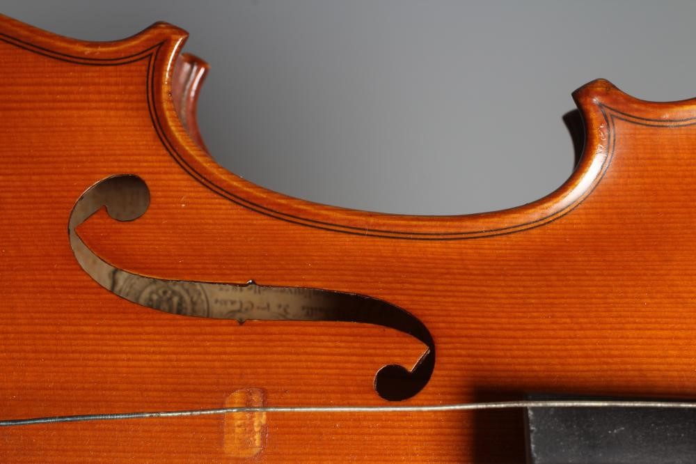 A FRENCH VIOLIN BY H DERAZEY Image