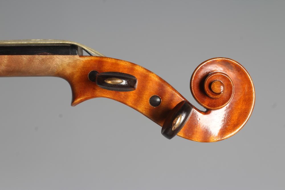 A FRENCH VIOLIN BY H DERAZEY Image