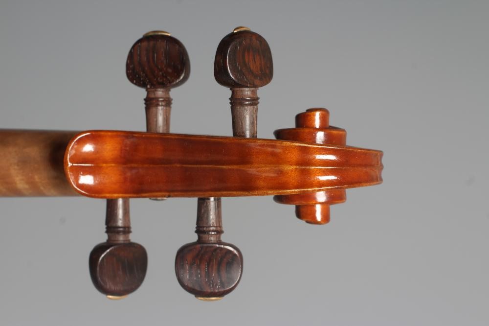 A FRENCH VIOLIN BY H DERAZEY Image