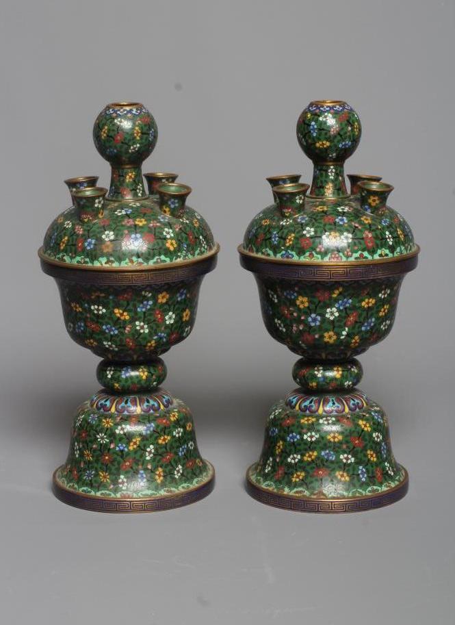 A PAIR OF CHINESE CLOISONNE ENAMEL TULIP VASES AND COVERS Image