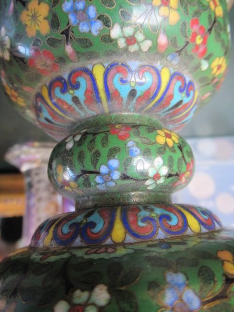 A PAIR OF CHINESE CLOISONNE ENAMEL TULIP VASES AND COVERS Image