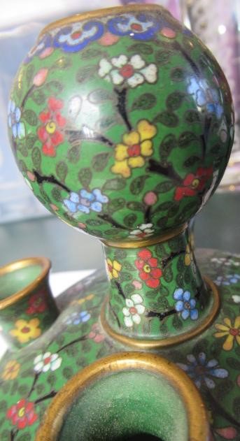 A PAIR OF CHINESE CLOISONNE ENAMEL TULIP VASES AND COVERS Image