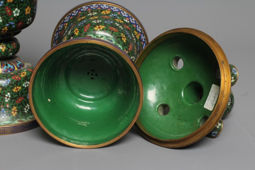 A PAIR OF CHINESE CLOISONNE ENAMEL TULIP VASES AND COVERS Image