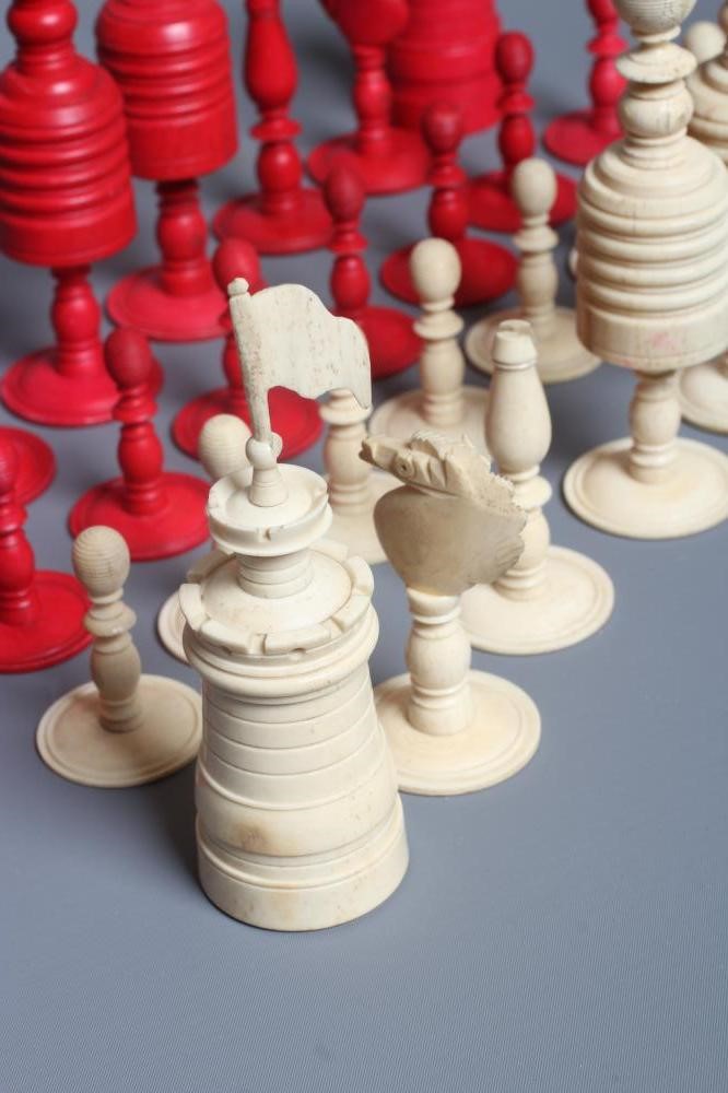 AN ANGLO INDIAN TURNED BONE LARGE CHESS SET, mid 19th century, natural and stained red, Kings 6" Image