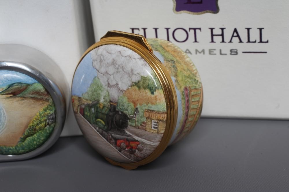 AN ELLIOT HALL ENAMEL TRIPLE PAPERWEIGHT Image