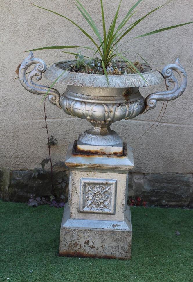 A CAST METAL URN ON STAND Image