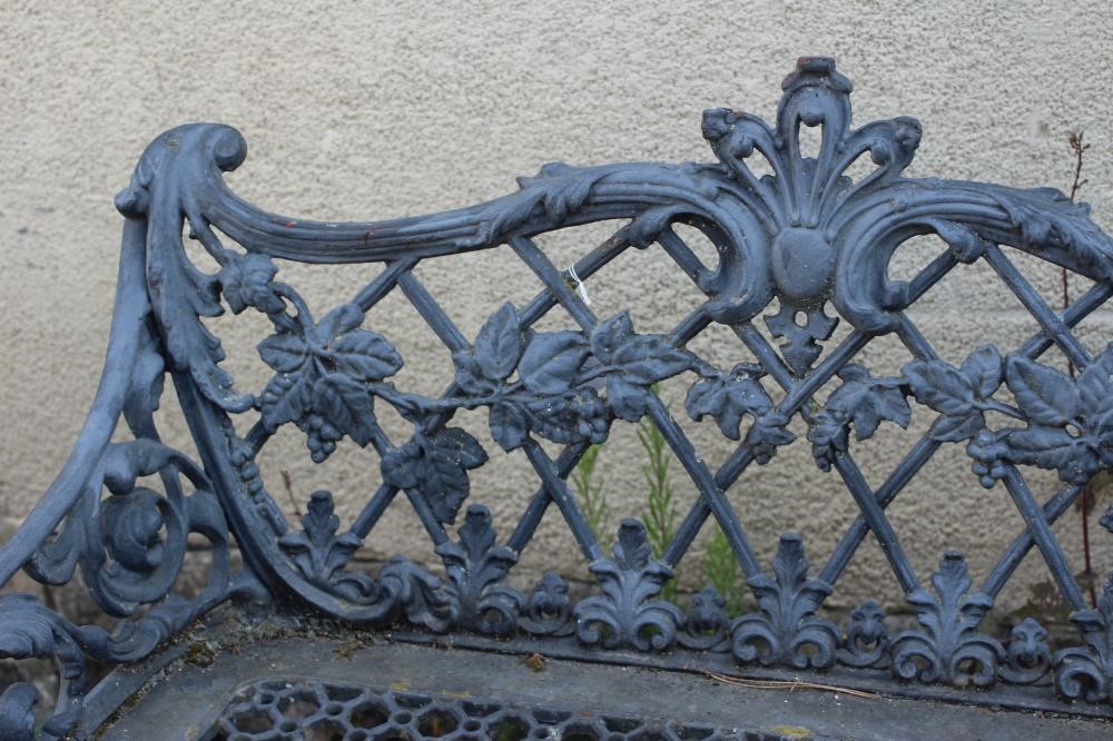 A CAST METAL ROCOCCO STYLE SEAT Image