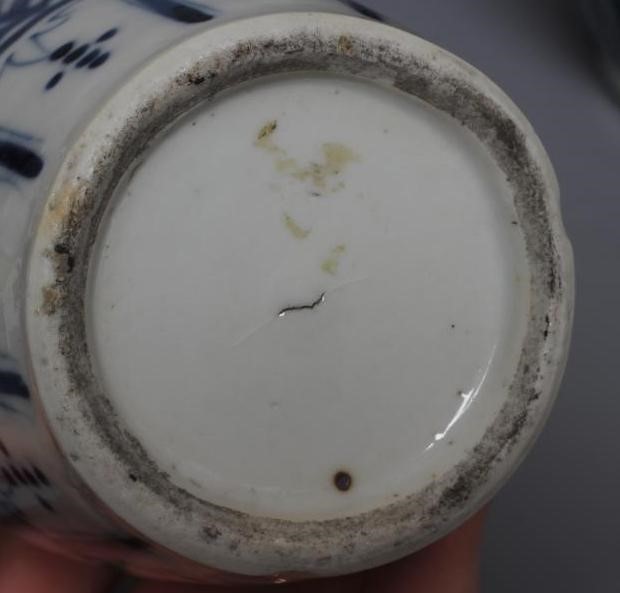 A CHINESE PORCELAIN JAR AND COVER of inverted baluster form painted in underglaze blue with two four Image