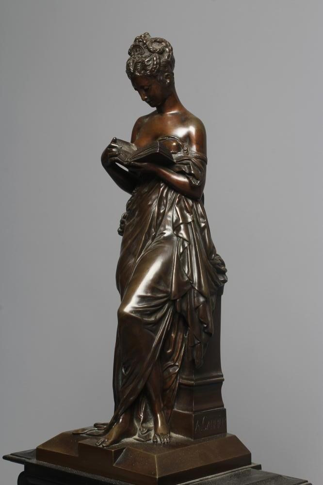 A FRENCH SLATE MANTEL CLOCK Image