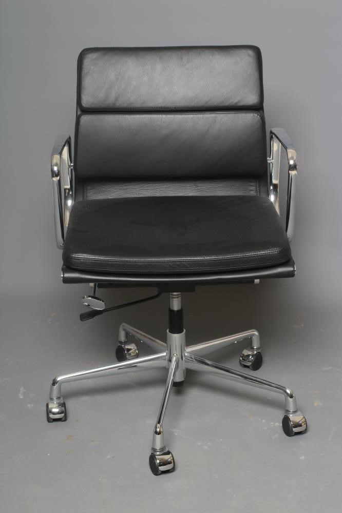 AFTER CHARLES & RAY EAMES - AN EA (208) SWIVEL OFFICE CHAIR Image