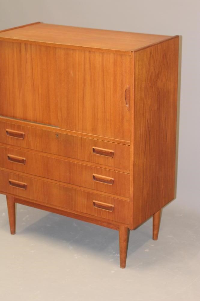 GUNNARD NIELSEN FOR TIBERGAARD - A TEAK HIGHBOARD CABINET Image