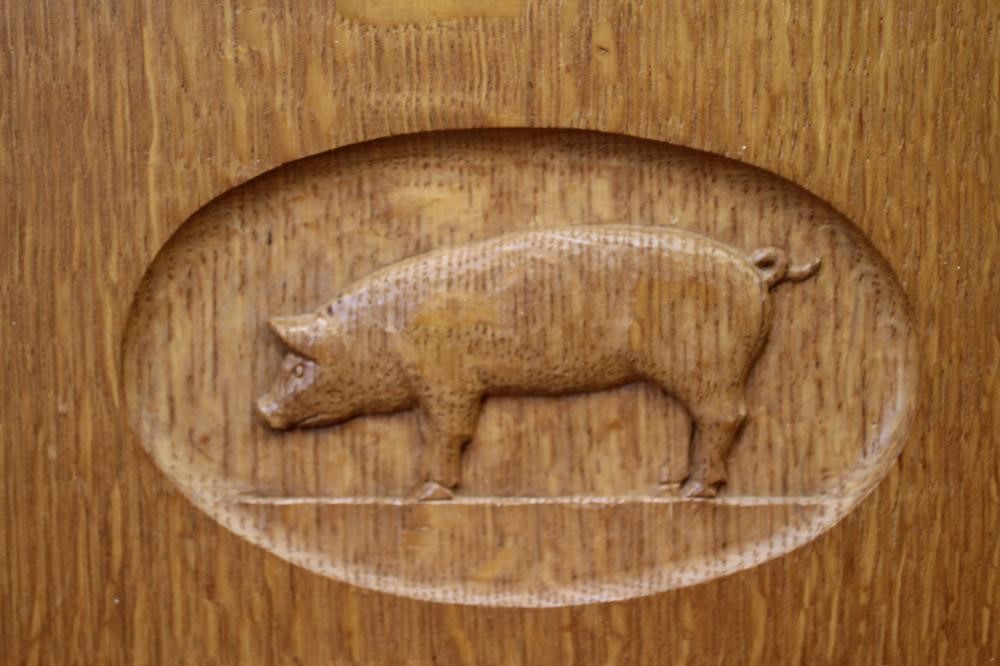A KNIGHTMAN FAMILY OAK PANELLED BOX SETTLE Image