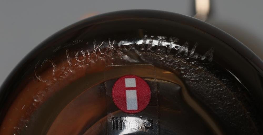 AN IITTALA GLASS WAITER BIRD BY OIVA TOIKKA Image