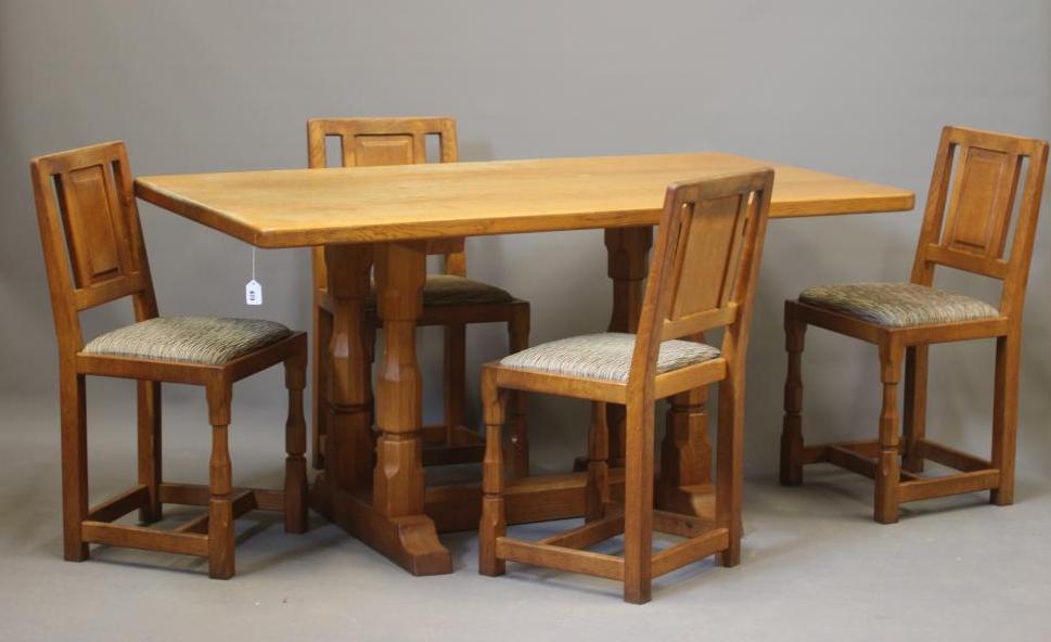 A KNIGHTMAN FAMILY OAK DINING TABLE AND CHAIRS Image