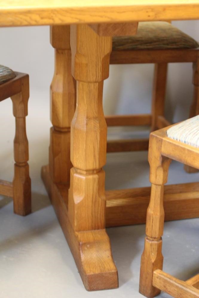 A KNIGHTMAN FAMILY OAK DINING TABLE AND CHAIRS Image