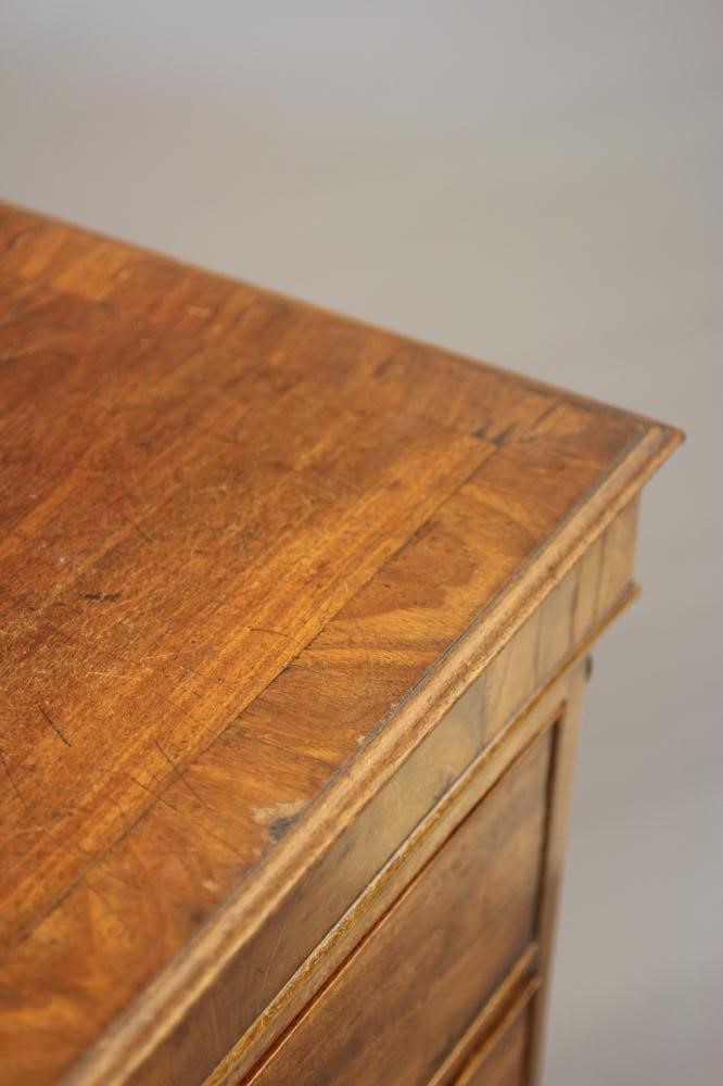 A GEORGIAN MAHOGANY STRAIGHT FRONT CHEST Image