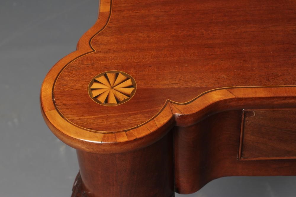A GEORGIAN MAHOGANY FOLDING TEA TABLE Image