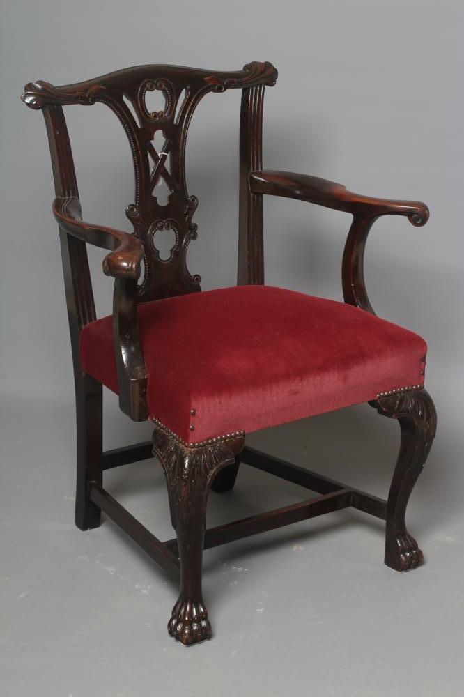 A GEORGIAN MAHOGANY ELBOW CHAIR Image