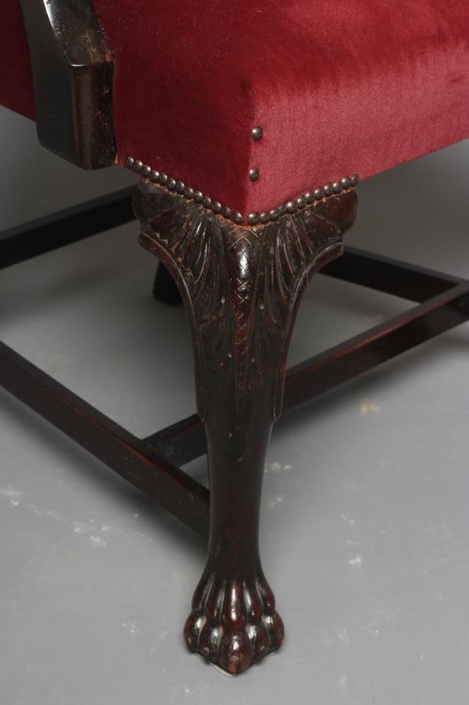 A GEORGIAN MAHOGANY ELBOW CHAIR Image
