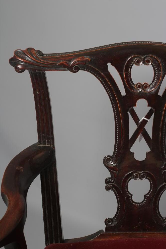 A GEORGIAN MAHOGANY ELBOW CHAIR Image