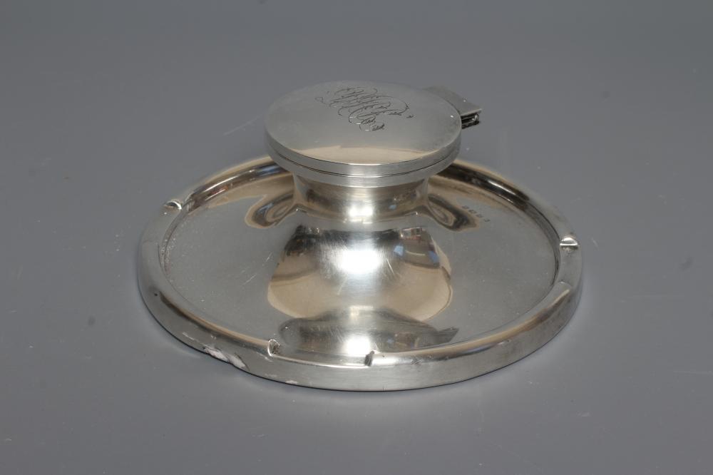 A LARGE ART DECO SILVER CAPSTAN INKWELL Image