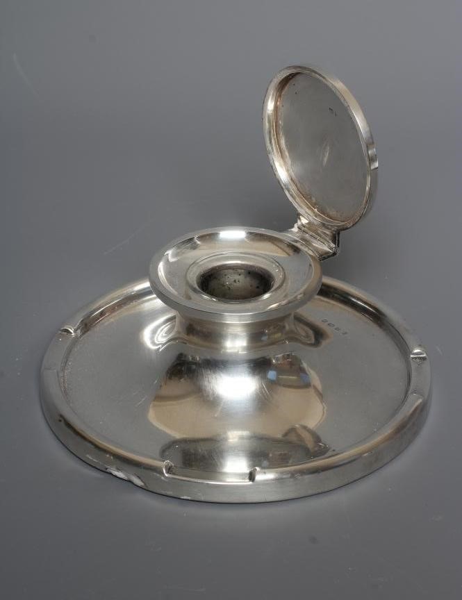 A LARGE ART DECO SILVER CAPSTAN INKWELL Image